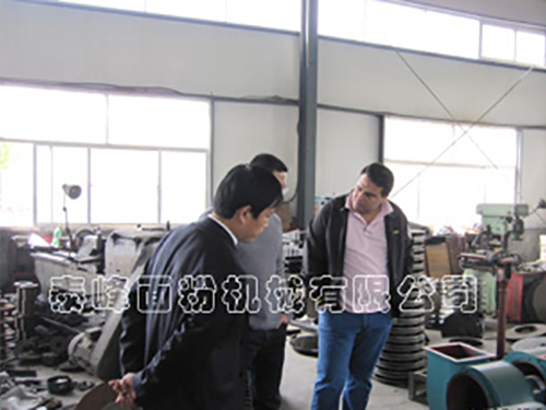 埃及客戶參觀生產(chǎn)車間